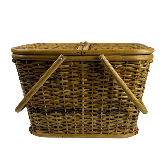 Wicker Vintage Picnic Basket Lined with Double Handles - Picture 8 of 14